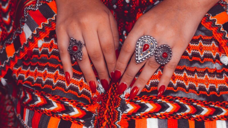 Sublimer votre silhouette avec la robe et les accessoires